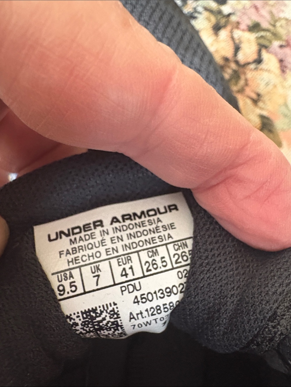 Under Armour Women’s Black Athletic Running Shoes size 9.5 - Picture 2 of 10